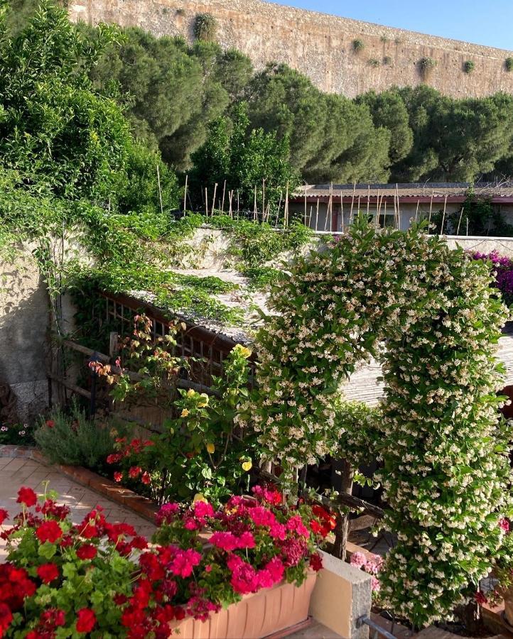 L'Antico Borgo Bed & Breakfast Милацо Екстериор снимка
