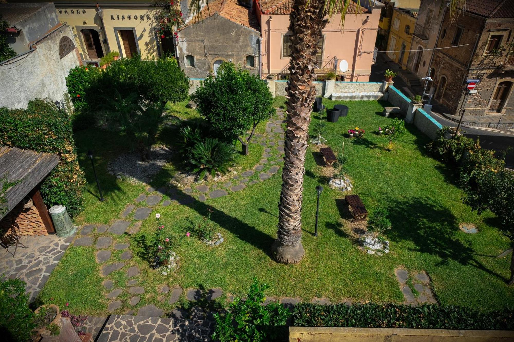 L'Antico Borgo Bed & Breakfast Милацо Екстериор снимка